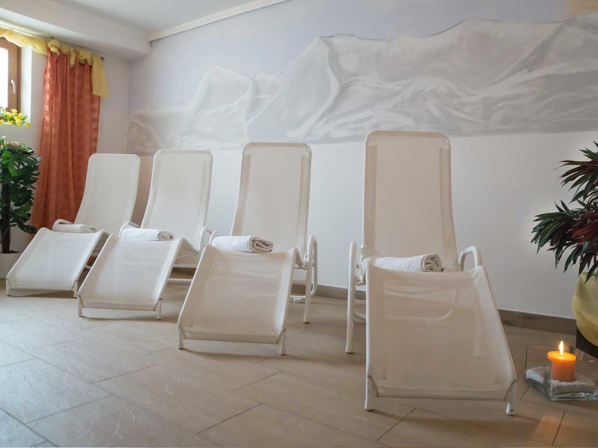 Hotel Alpenfriede Curon Venosta Exterior photo